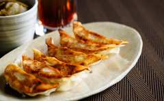 中村倫也さんが自画自賛した餃子の食べ方「この発想…さすがです!!」