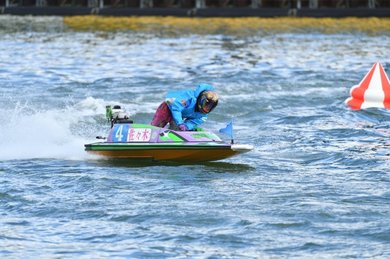 1週間も家空けとるくせに！」ボートレーサー佐々木裕美（44）息子と