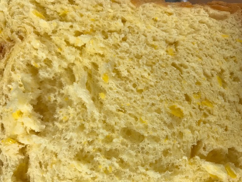 コストコで販売しているコーンブレッドローフの断面