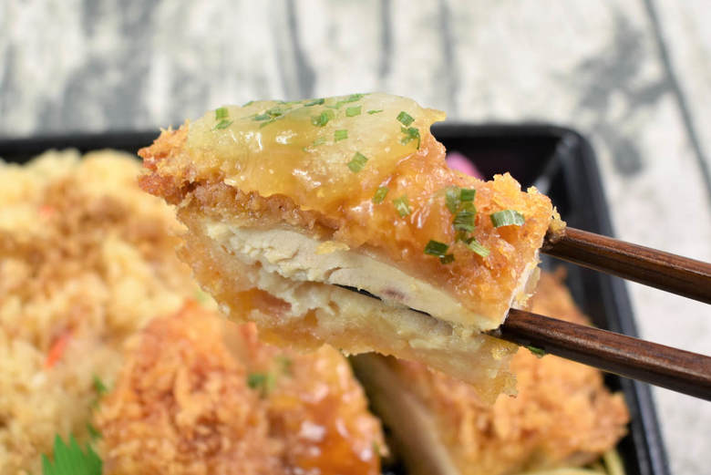 ファミマのおすすめランチ「鶏めし＆みぞれチキンカツ弁当」の食レポ画像