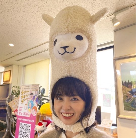 アルパカのフードをかぶって