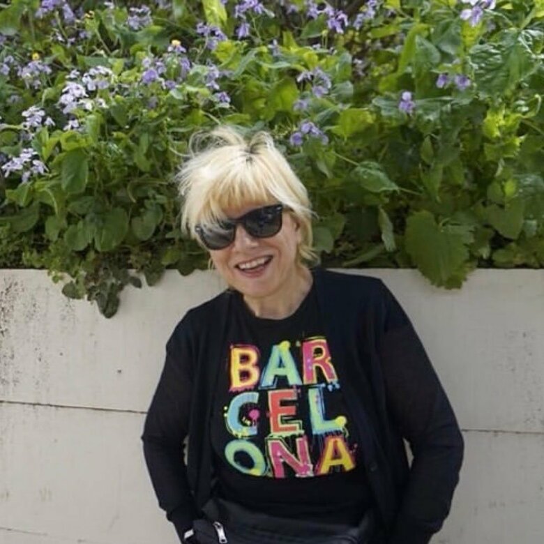 スペイン出身のペピーさん。バルセロナ愛が溢れるカットソーを着こなす