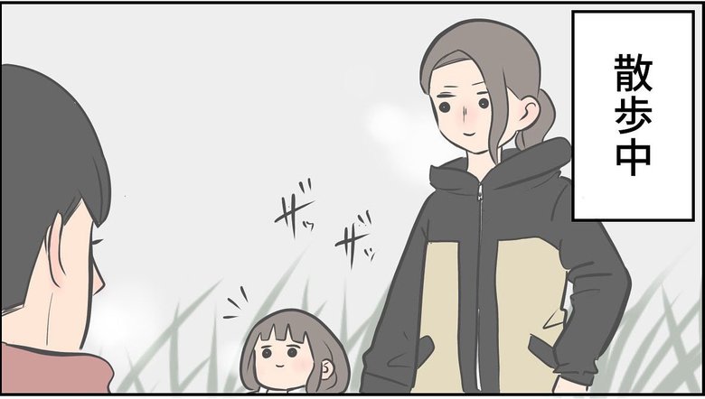 通りすがりの人に興味を示す次女1/4