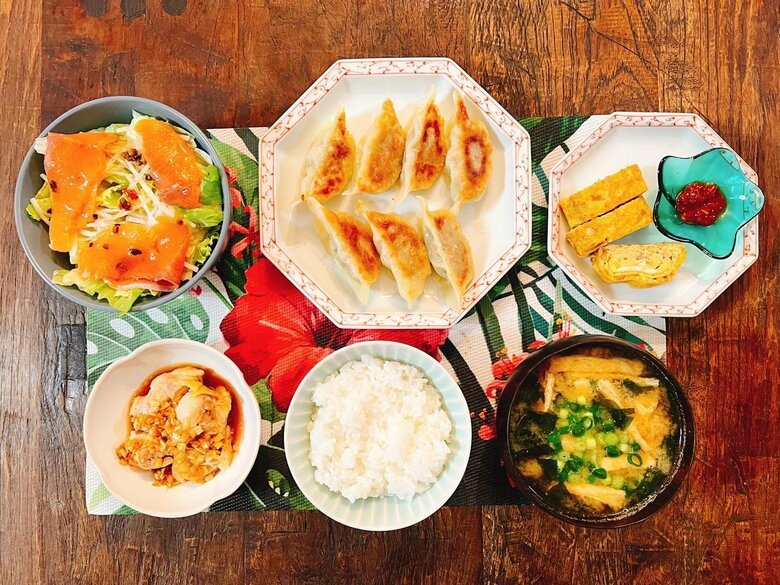 夫用の夕食に作ったご飯と味噌汁のセット