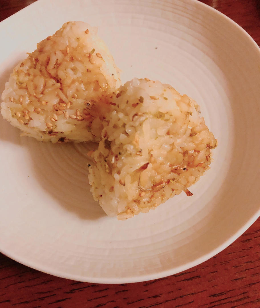 【おにぎりを焼いてみた】