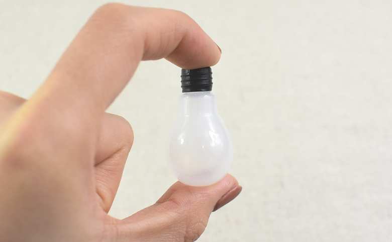 セリアのおすすめキッチン用品「タレビン 電球型」実物画像