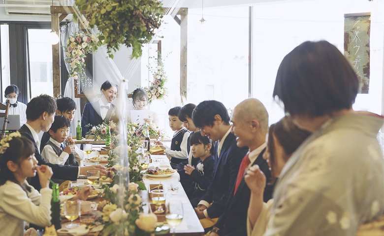 「コロナ禍だったので、オンラインを交えた式になりました。オンラインスピーチをしてくれたのは、東京の自宅2階に住む同世代の夫婦。引っ越しのあいさつをきっかけに行き来が始まり、今では家族同然の心強い存在なんです」