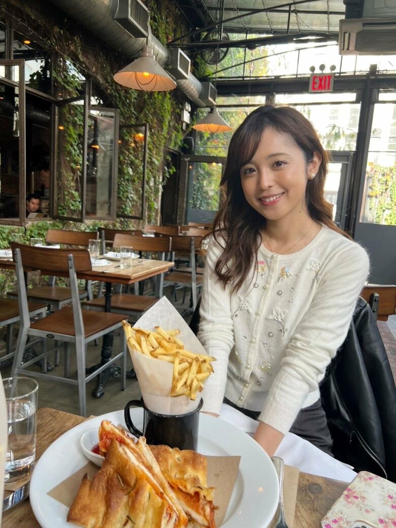 これぞアメリカ！なサイズ感の食事を前に