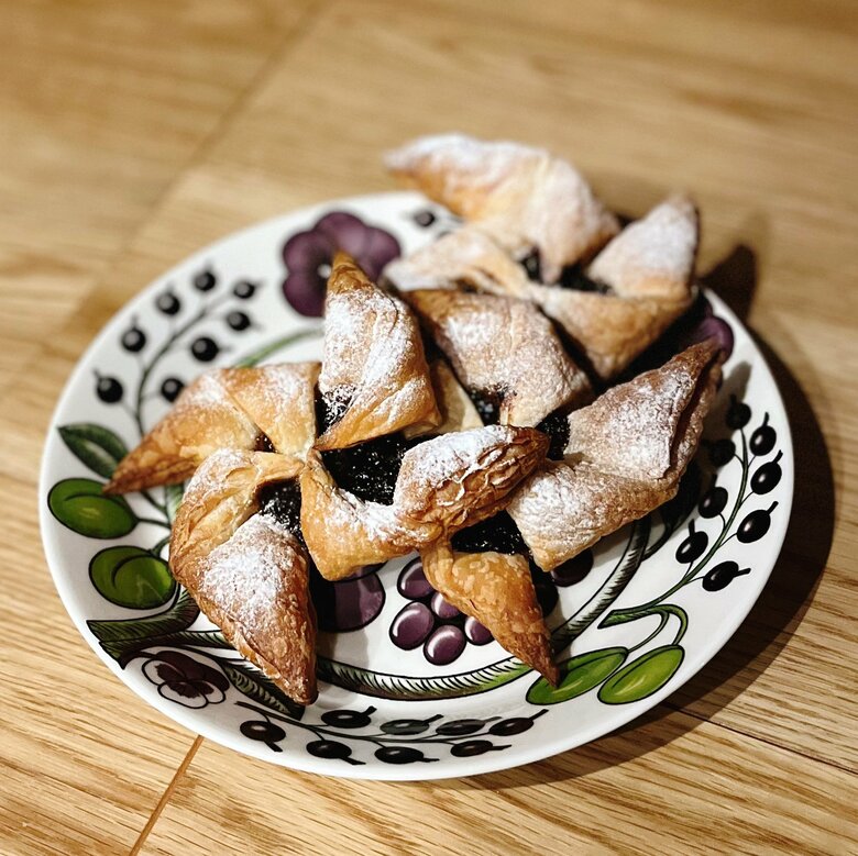 プルーンのジャムが入った星型のクリスマスパイ、「ヨウルトルット」