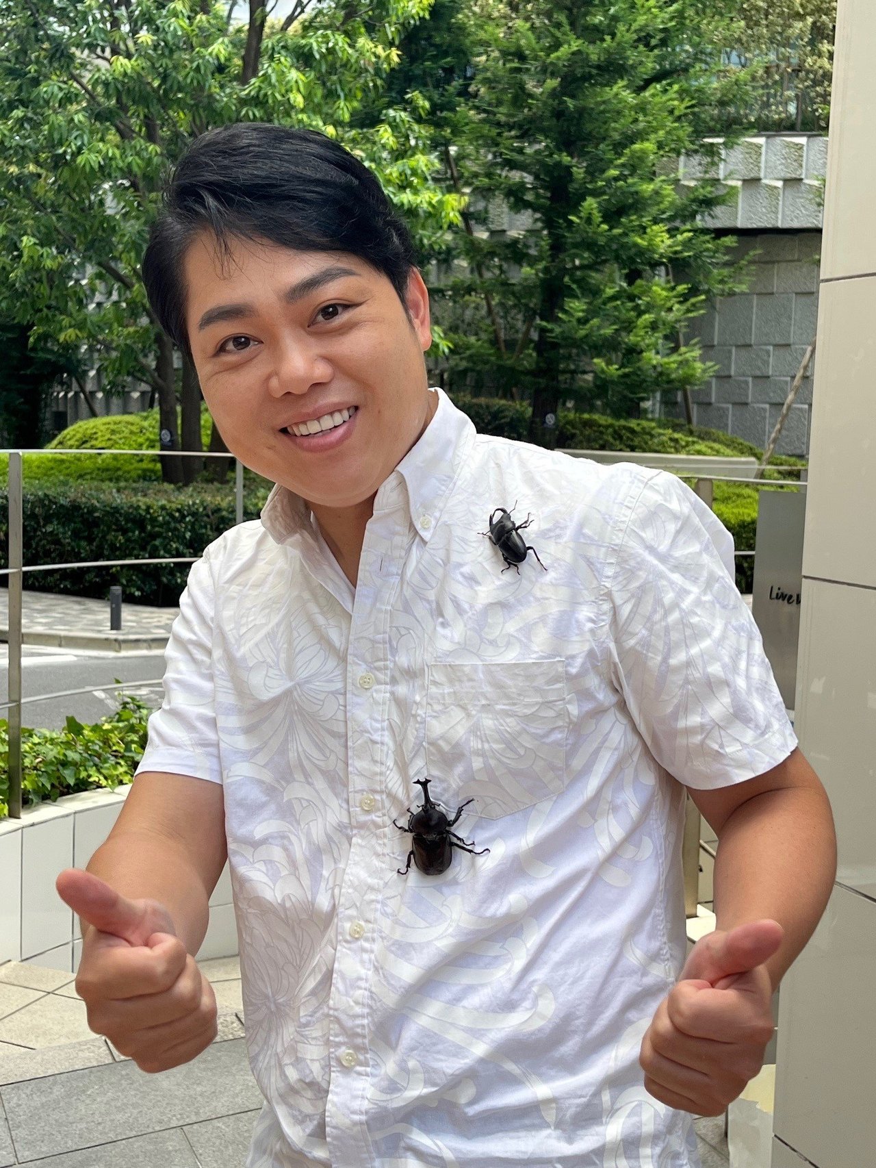 自ら育てたカブトムシ、クワガタと三山ひろしさん