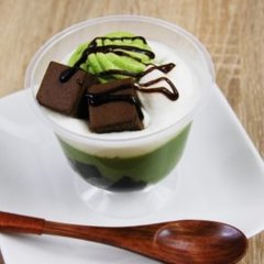 大人過ぎるスイーツ！ローソン「宇治抹茶パフェ～ほうじ茶ガトーショコラ添え～」が上品な味わい