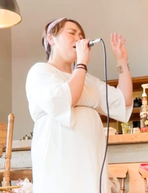 “マタニティソロライブ”を行ったツマツマさん