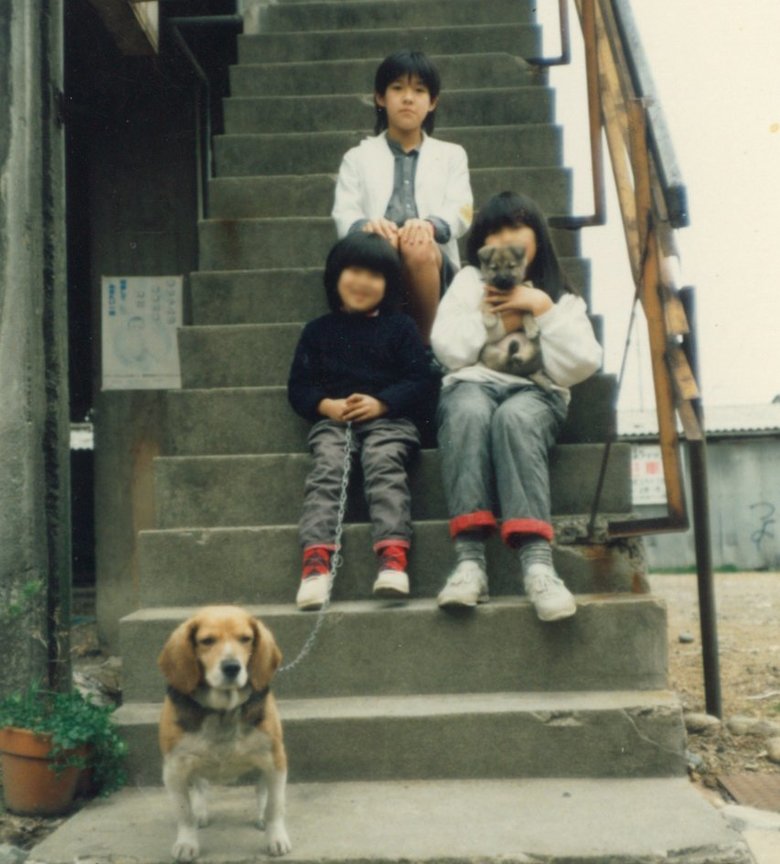 小学生のころの高橋さん（後列）