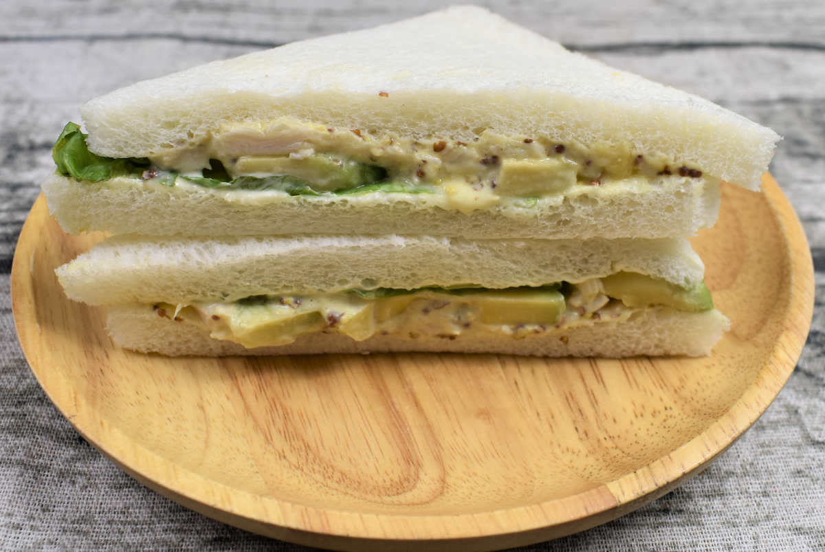 セブンイレブンのおすすめランチ「アボカド&チキン(ハニーマスタード)」の食レポ画像