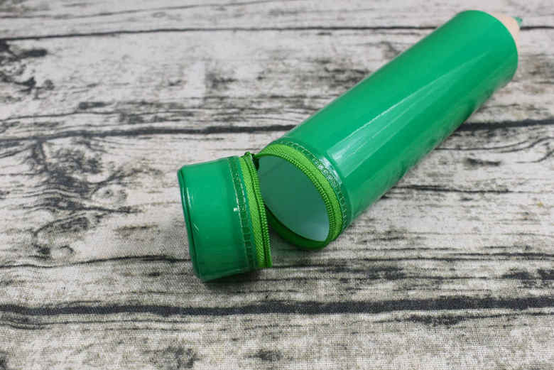 ダイソーの人気文房具「ビッグペンシルペンケース」を開けた画像