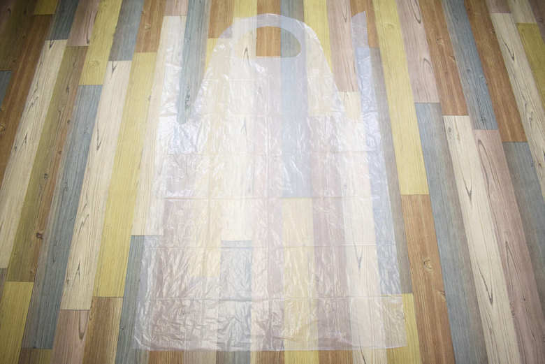 セリアのおすすめ商品「使い捨てロングエプロン」のアップ画像