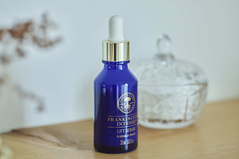 フランキンセンス インテンス リフトセラム　30ml　1万7600円（税込・9月29日発売）