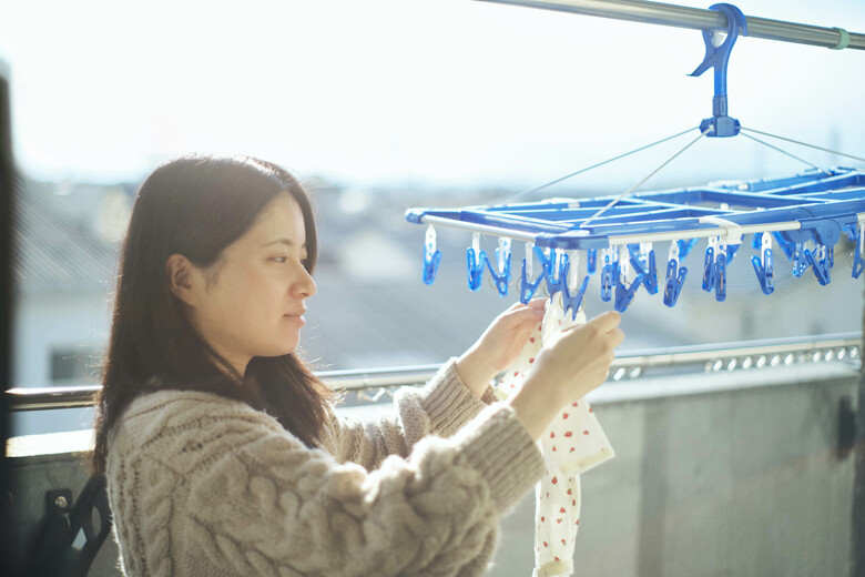 出産の準備をする妻の横顔