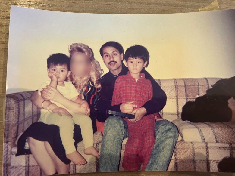 左から次男の翔、祖母、父、有