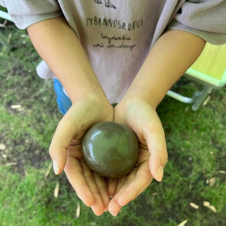 「ツヤすごい！」ピカピカどろだんごを作るワークショップ