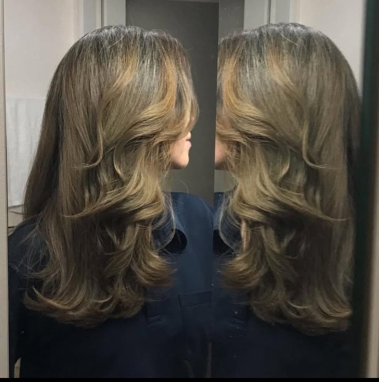 2022年、耳上まで白髪が伸びてきたころ