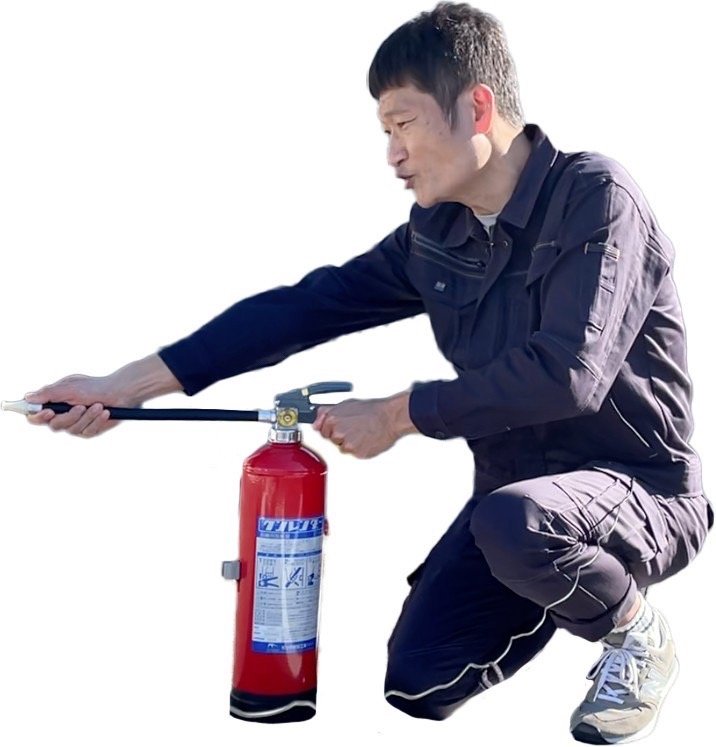 消防訓練のイベントに呼ばれ、消火器の使い方をレクチャーすることも