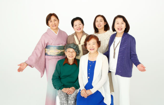 還暦以上の「OKおばあちゃん」のスタッフたち