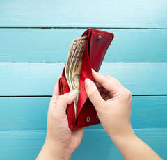 昼食代込みで月4万円…旦那の小遣いは多すぎますか？タバコも吸わず酒も飲みません