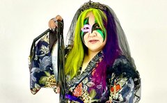 お母さんは「ヒールレスラー」50歳で現役のミス・モンゴル、病気や高齢出産経て生まれた娘連れリングに向かう今