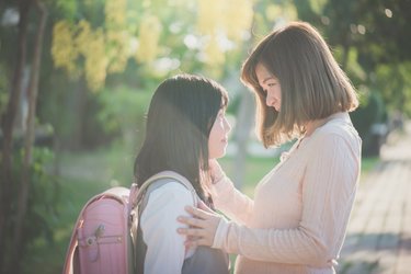 親と話さない思春期の娘との接し方が分からない…大切にしたい４つの付き合い方？