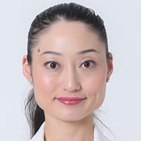 産婦人科専門医、女性心身医学認定医、日本女性医学学会専門医。2011年、岩手医科大学医学部卒業。聖路加国際病院女性総合診療部、東邦大学心療内科を経て、現在ハワイ在住。女性特有の心と体の専門医として、女性ホルモンの影響を受けやすい女性の相談を中心に行う。2021年より「産後ママSOSプロジェクト」に専門家・応援団メンバーとして参加している。Addots GINZA（アドッツギンザ）(https://addots.co.jp/)にて「女性の心と体のオンライン相談室」開設予定。