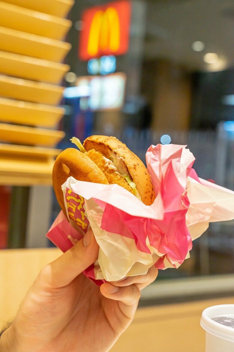 後方に見えるマックの看板まで収めた構図でお気に入りの写真