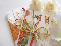 結婚式に招待された時のお祝いいくら包めばいい？