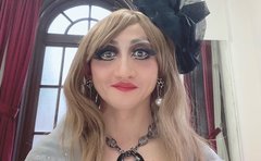 「悲劇のヒロインぶって〜」口唇口蓋裂でコンプレックスまみれだった女装家の劣等感を救った「ツッコミの矢」