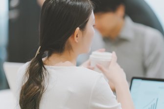 これって普通なの？」反抗期の子供が壁に穴をあけた｜CHANTO WEB