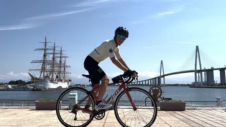 富山県の海王丸パーク。右手に見えるのは新湊大橋