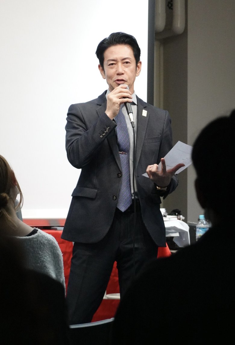 涙活の講演を行う橋本さん