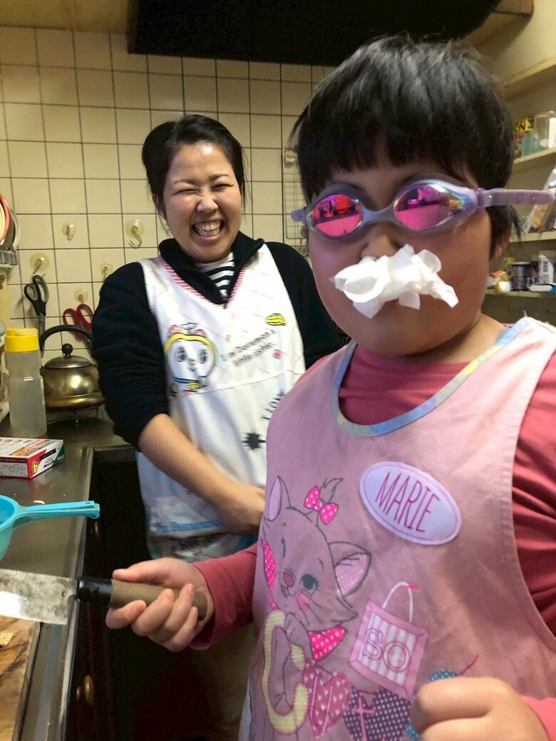 小3のころには料理を楽しむように。玉ねぎカットの装備はゆいなさんのアイデア