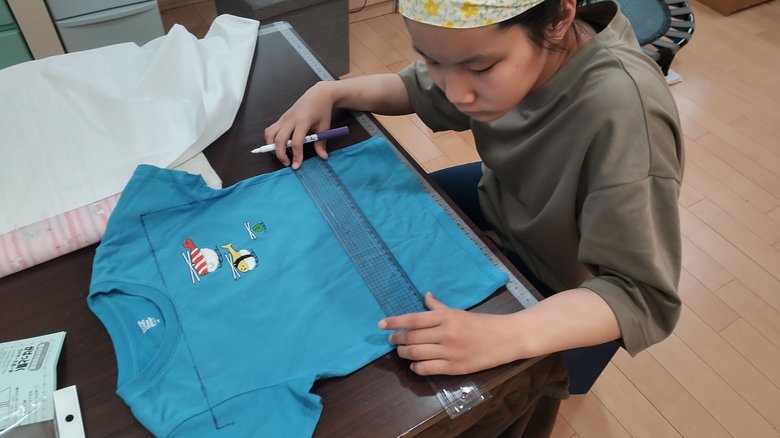 着れなくなった弟のお気に入りの服をバッグにリメイク