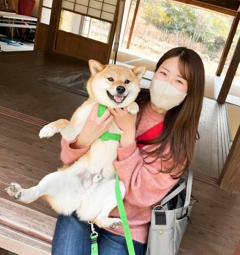 旅行先でごきげんの富くんとママさん