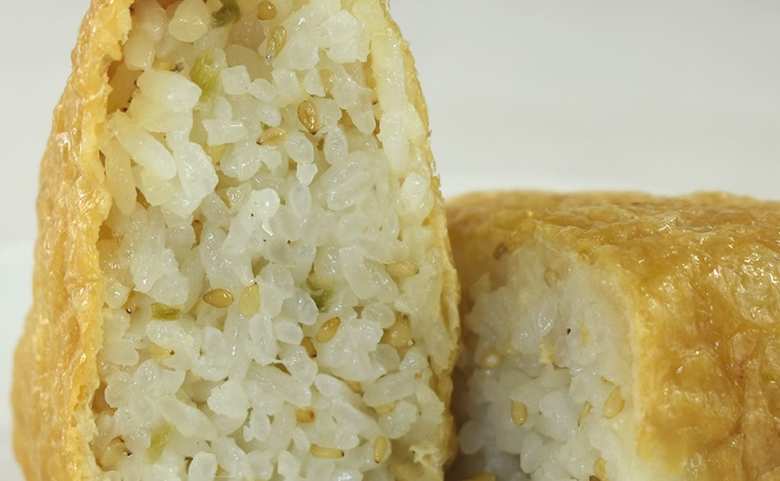 セブンイレブンの人気おにぎり「いなり寿司わさび」の実物画像