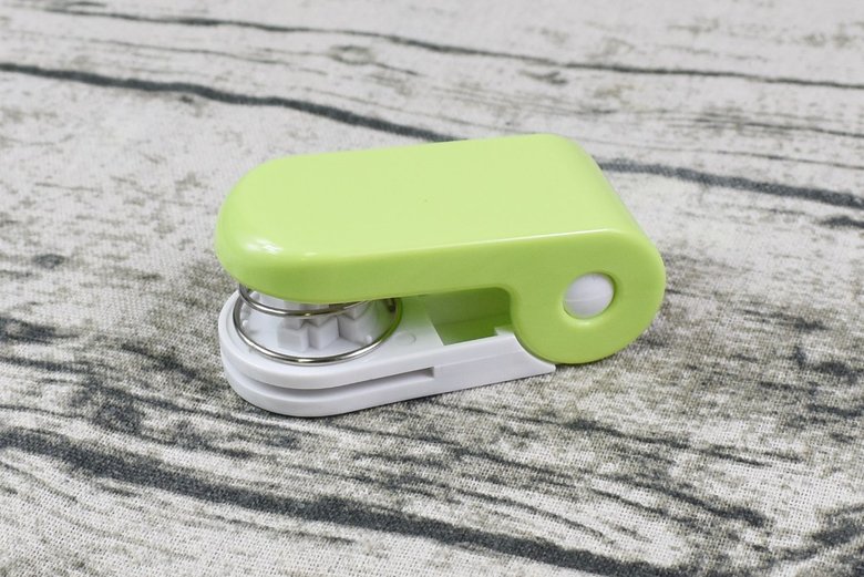 セリアのおすすめキッチン用品「のりパッチン ニコニコ」の商品画像