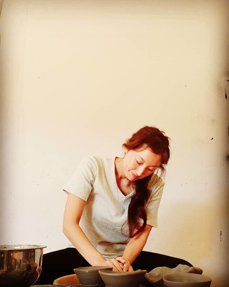 陶芸の作品作り中