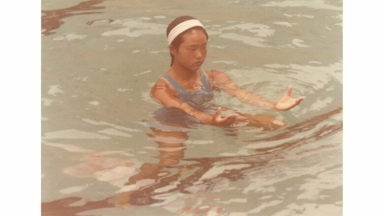 小学2年生から大阪の「浜寺水練学校」で水泳を習う