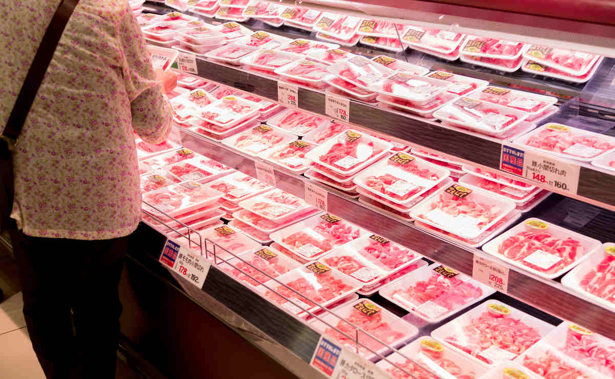 スーパーの精肉売り場のイメージ