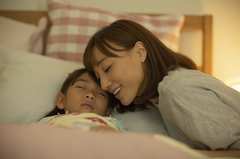 「寝落ち」やめたい！寝かしつけのコツを経験者に聞く