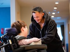 「介護スタッフの共通点は“マッチョ”」採用倍率は5倍の年も　応募者が殺到する介護施設の人気の秘密