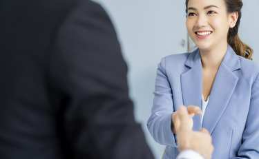偶然再会した“相手の名前”が思い出せない… このフレーズで乗り切る！