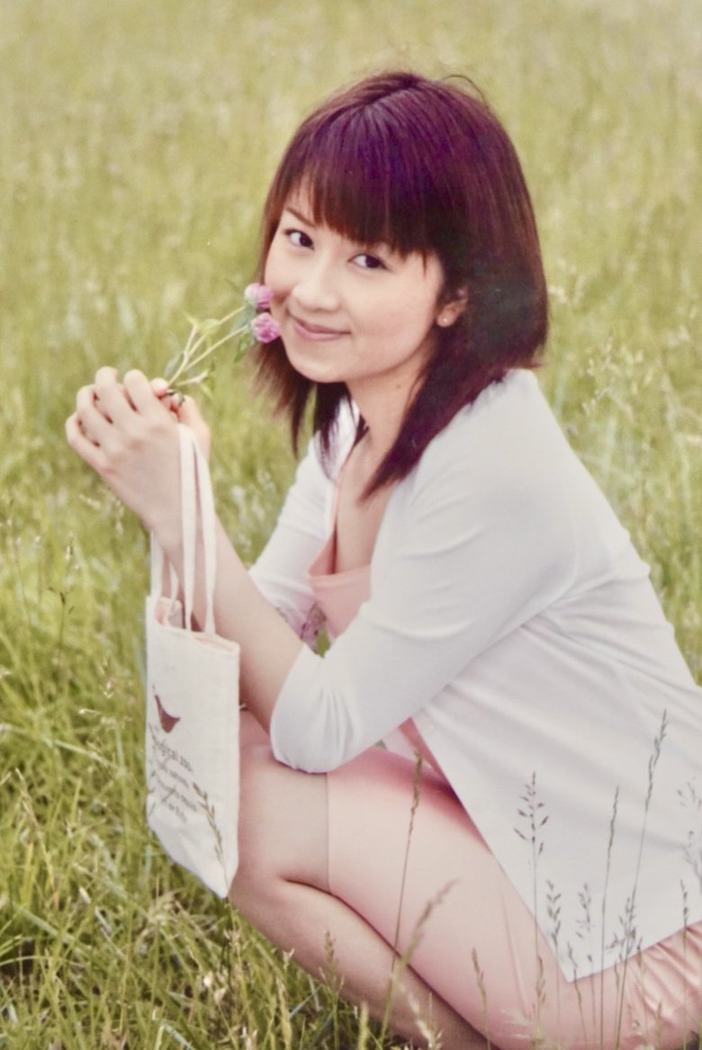 デビュー直後の岡田ひとみさん