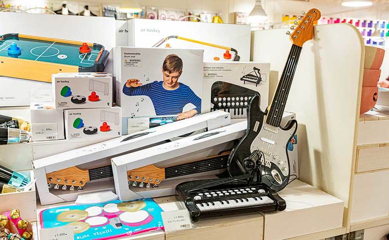 フライングタイガーのエレキ/アコースティックギター